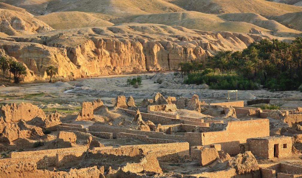 alantobey -  Istock -  Ruines de Tamerza, Tunisie - Montagnes, dunes et palmeraies - 3