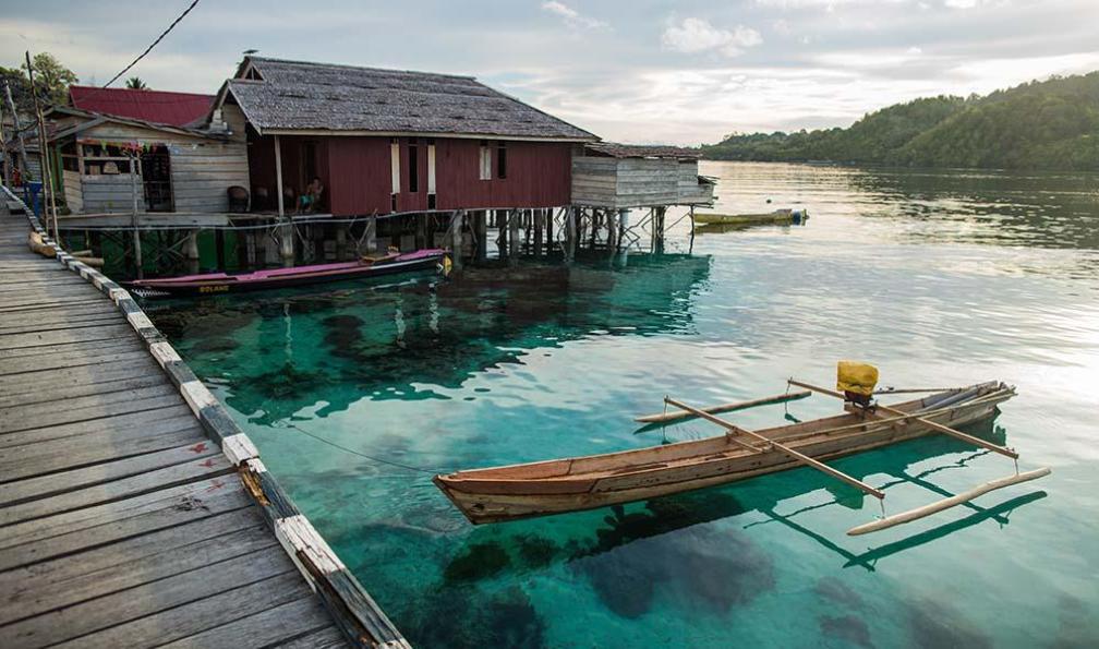 RObin -  Christol -  bateau indonésien port - Sulawesi : aventure au bout du monde - 9