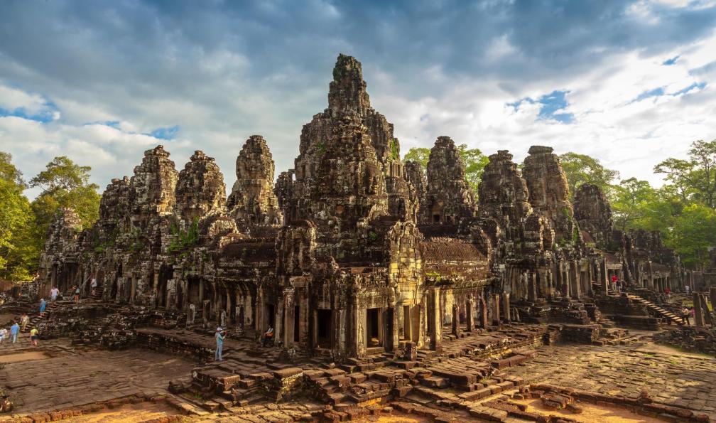 PushishDonhongsa -  istock -  Temple Bayon, Angkor Thom, Cambodge - Au coeur du Cambodge - 8