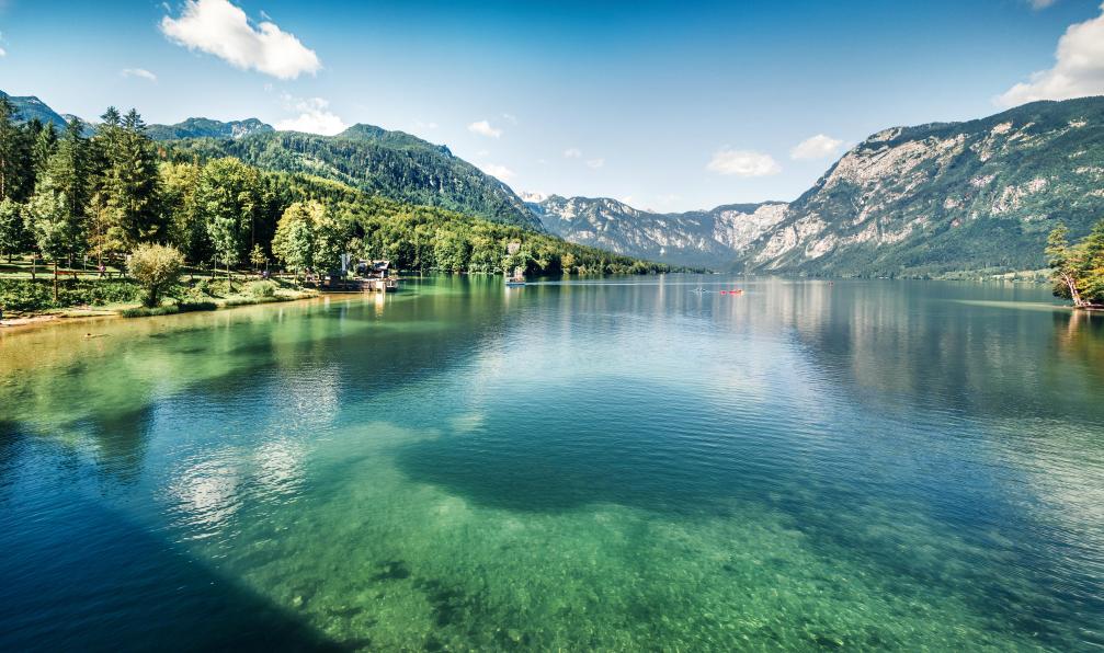 Mayovskyy - Andrew - Adobe stock - Soleil sur le lac Bohinj, parc national du Triglav, Alpes juliennes, Slovénie - Lacs et montagnes de Slovénie  - 5