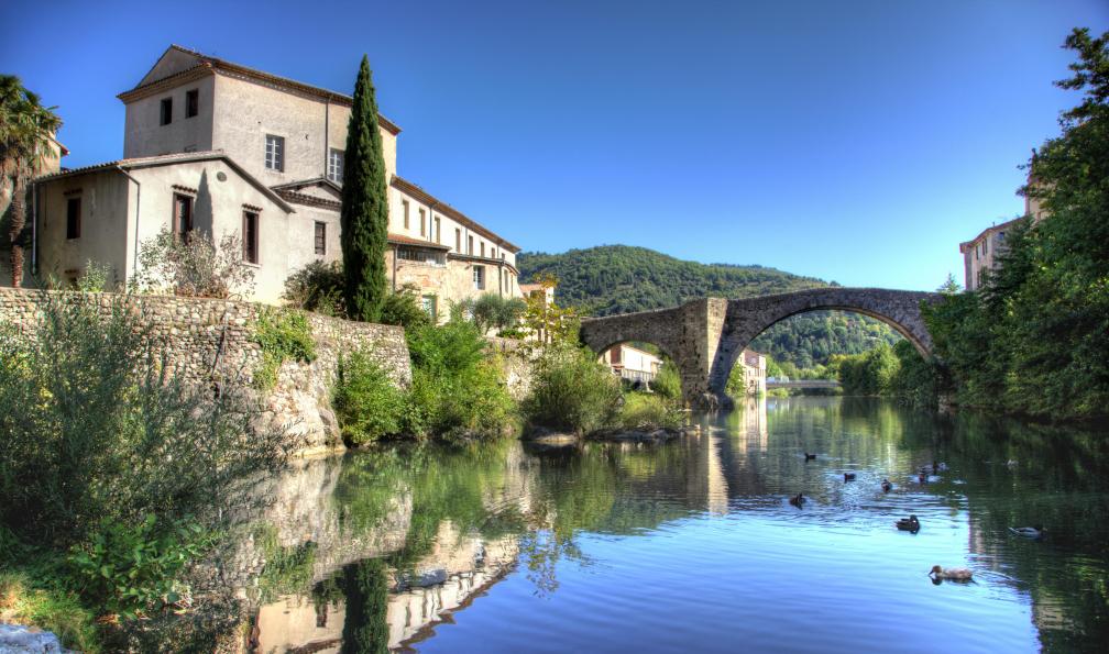 Jacques84250 -  Istock -  Le pont vieux de Le-Vigan dans le Gard;France - GTMC - Des Cévennes à la mer en VTT électrique - 2