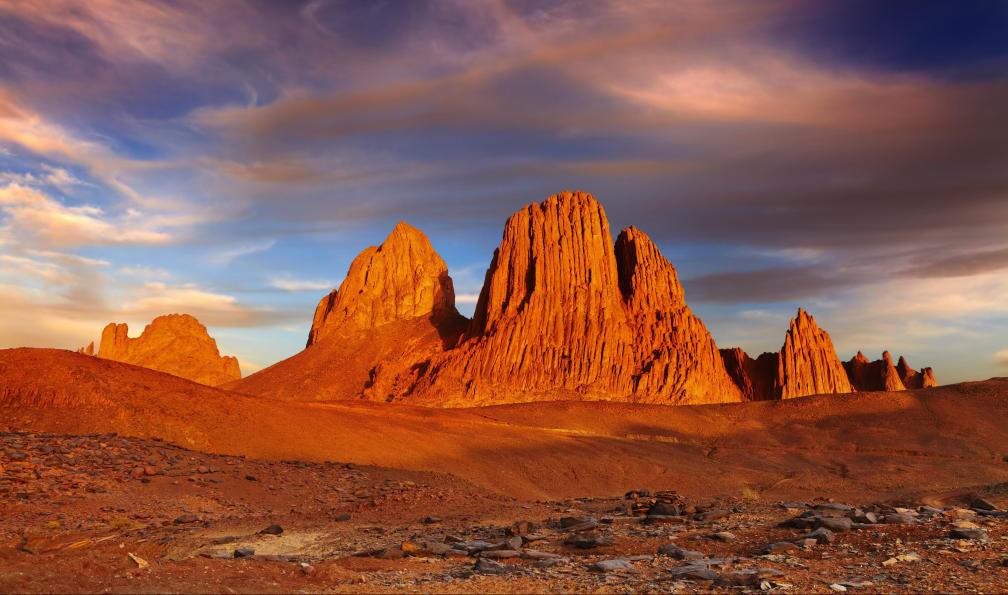 Pichugin - Dmitry - Adobe Stock - Les pics de l'Hoggar, Algerie - Hoggar, cathédrale de pierres et d'éternité - 2