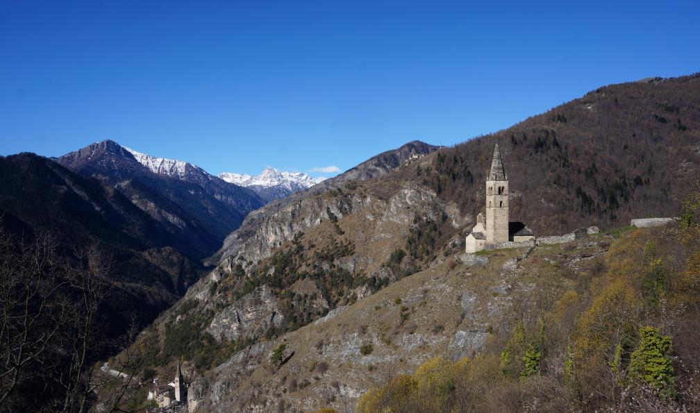 Hauer - Florian - Vue sur l'église de San Peyre, Val Maira, Alpes, Italie - Alpes italiennes du Val Maira - 7