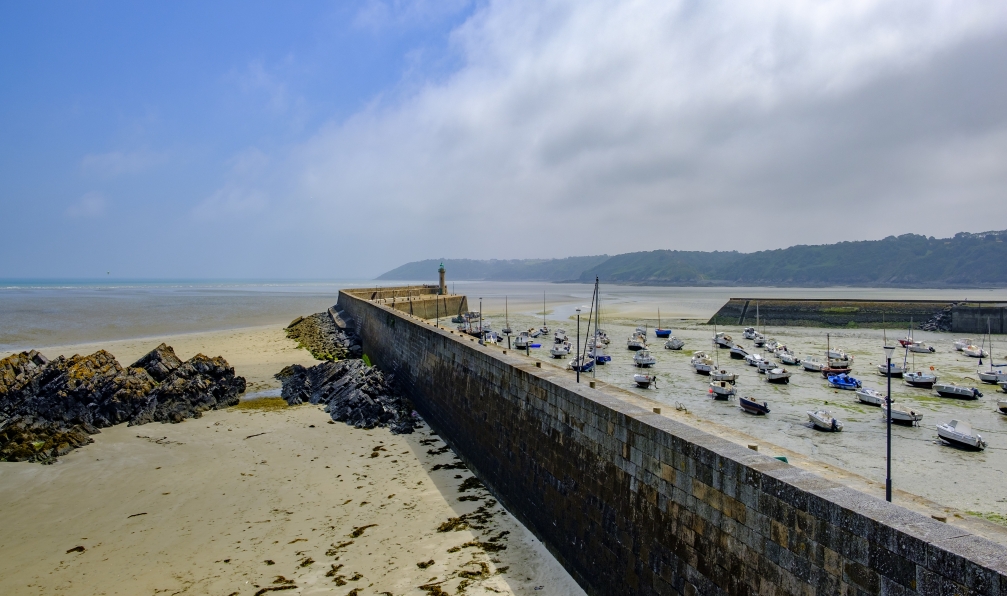 Sjo -  Istock -  Port de Binic en Bretagne, à marée basse;France - De Saint-Brieuc à l'île de Bréhat - 4