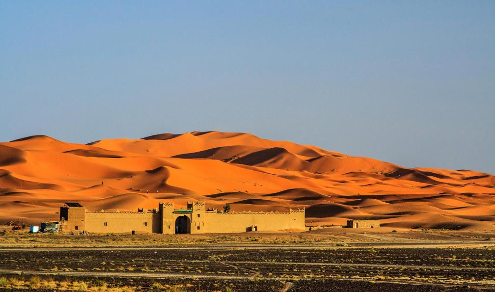 Istock -  Fort dans l'erg Chebbi, dunes de Merzouga, Sahara, Maroc. - Rêves de sable à Merzouga - 2