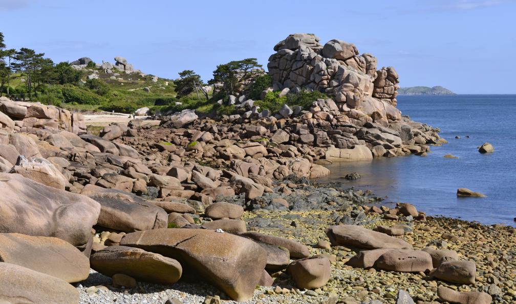 Falaises du Goëlo et chaos de granite rose