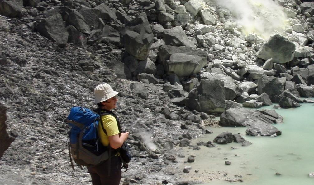 Lac et fumerolles, Sumatra, Indonésie. - Sumatra : Orang-Outan et volcan - 7