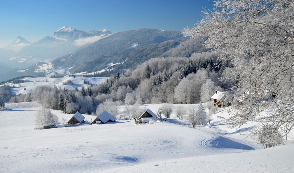 Granges de Joigny sous la neige, maisons, Chartreuse, Alpes; Immersion = hiver - Paysages et patrimoine de Chartreuse - 6