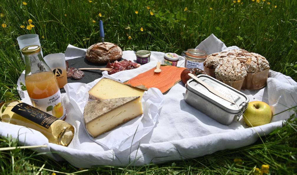 Mazet - Philippe - Pique-nique Allibert composé de bons produits locaux, alpes, France - Le tour du Queyras confort - 1