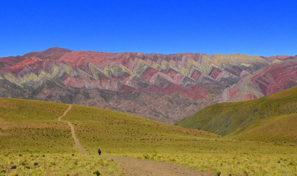 Istock -  Chaîne montagneuse Serrania de Hornocal et montagne aux 14 couleurs, Nord-Ouest argentin. - L'Argentine aux mille couleurs - 1