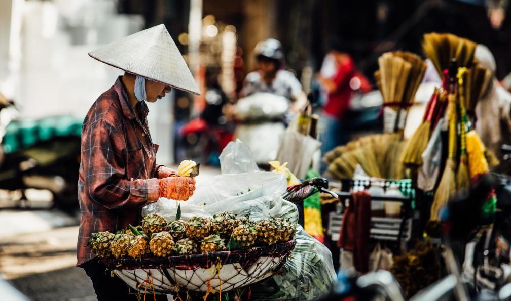 vhpicstock  -  shutterstock -  Vietnamien dans la rue, Marché ambulant, Vietnam - L'intégrale du Vietnam - 5