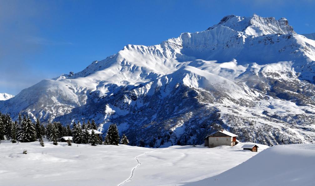 Sommets au-dessus du lac de Roselend, Beaufortain, Alpes France. - Raquette confort au coeur du Beaufortain - 8