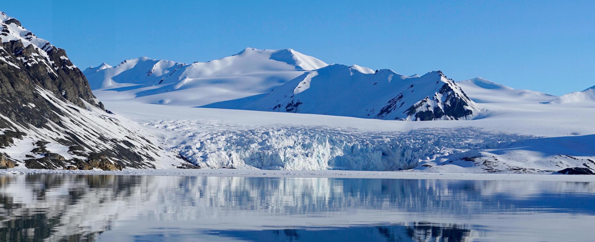 Voile et glaciers de l'isfjord - Le grand tour du Spitzberg en bateau ...