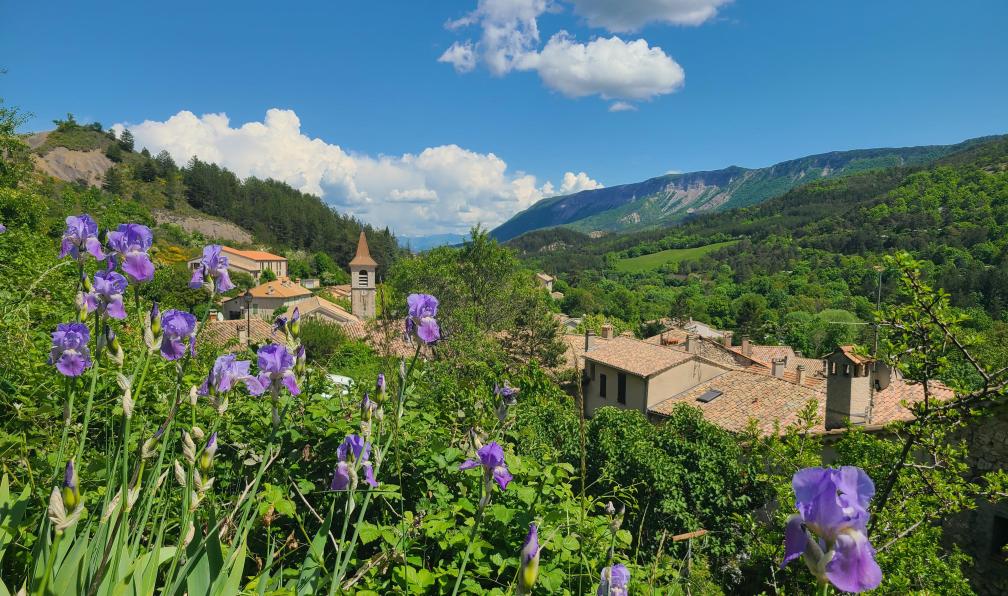 Pellequier - Lucie - Panorama sur le village d'Orpierre en Provence, France. - Escapade en Baronnies Provençales - 8