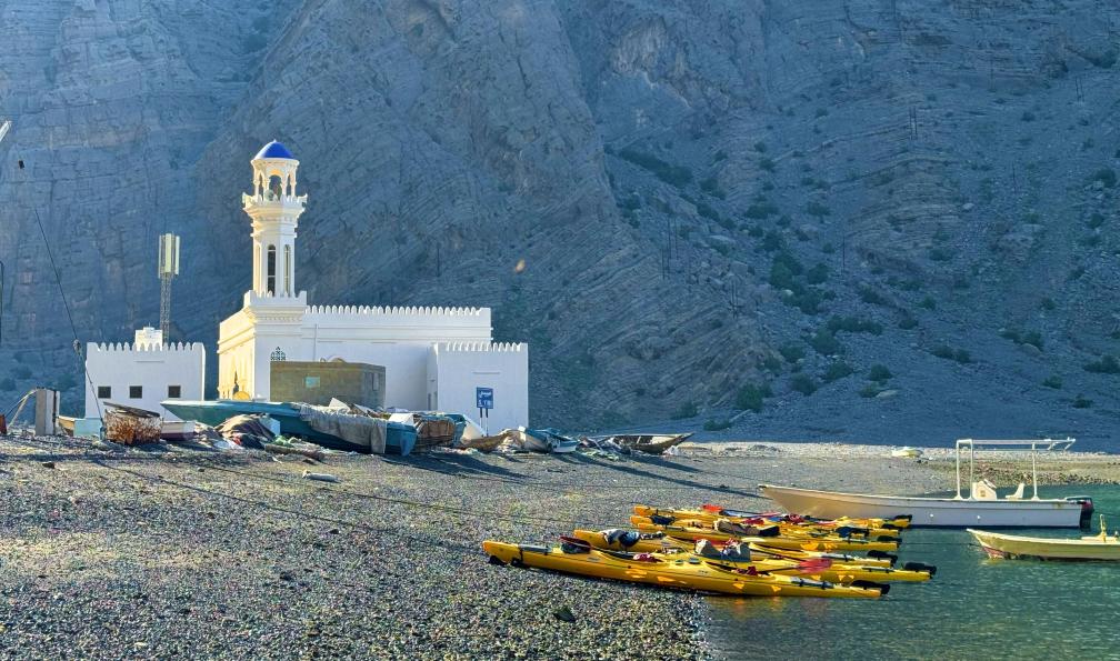 Gramusset - Maureen - Mosquée et kayaks dans la baie turquoise du village de Sibi, Oman - Trek et kayak au Musandam - 5
