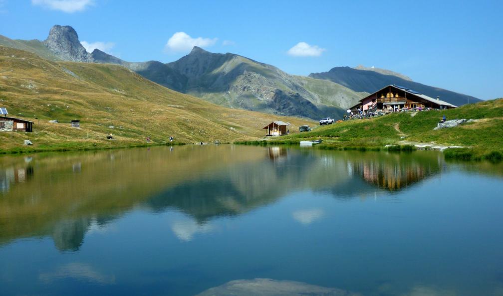Chatain -  Sylvaine -  Lac de la Blanche et refuge, Queyras, Alpes du sud, France. Originale = 42954 - La Dolce Queyras - 5