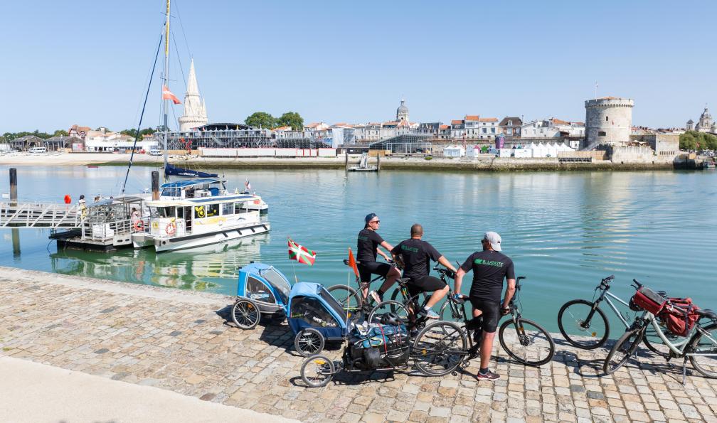InstapadesStudio - Anjou tourisme - Halte à vélo pour admirer le port de la Rochelle, Charente Maritime, France - La Vélodyssée à la carte - 13