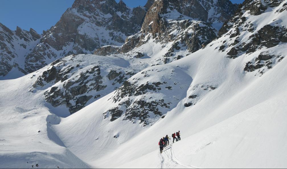 Mazet - Philippe - Groupe de skieurs dans le vallon de mary sur le R246;France - Les "3000" de l'Ubaye au Queyras - 10