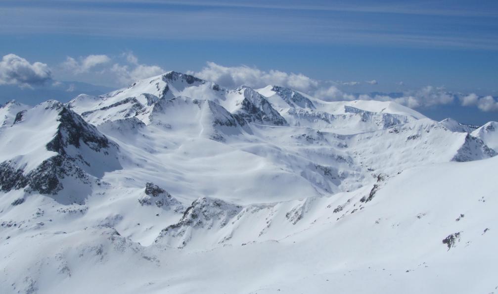 AMIS TOURS - Paysage enneigé du massif du Pirin, Bulgarie - Rila et Pirin, ski de rando en Bulgarie - 8
