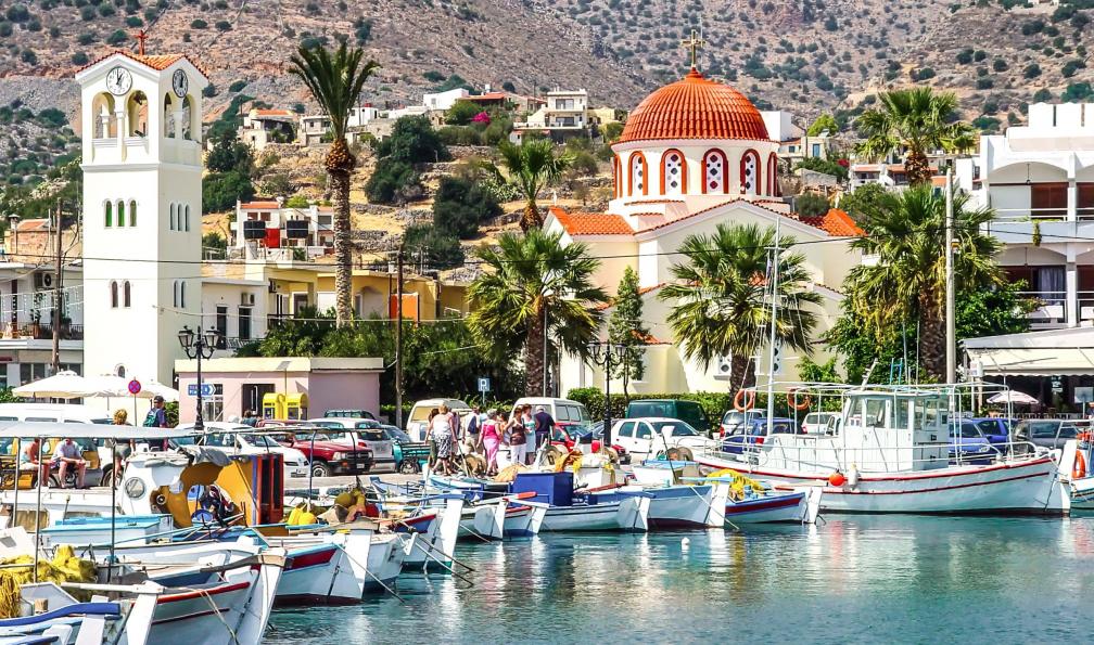 sergzel - Adobe stock - La ville, le port d'Harbor et ses bateaux de pêcheurs sur l'ile Elounda, Crète - Les trésors de la Crète orientale - 2