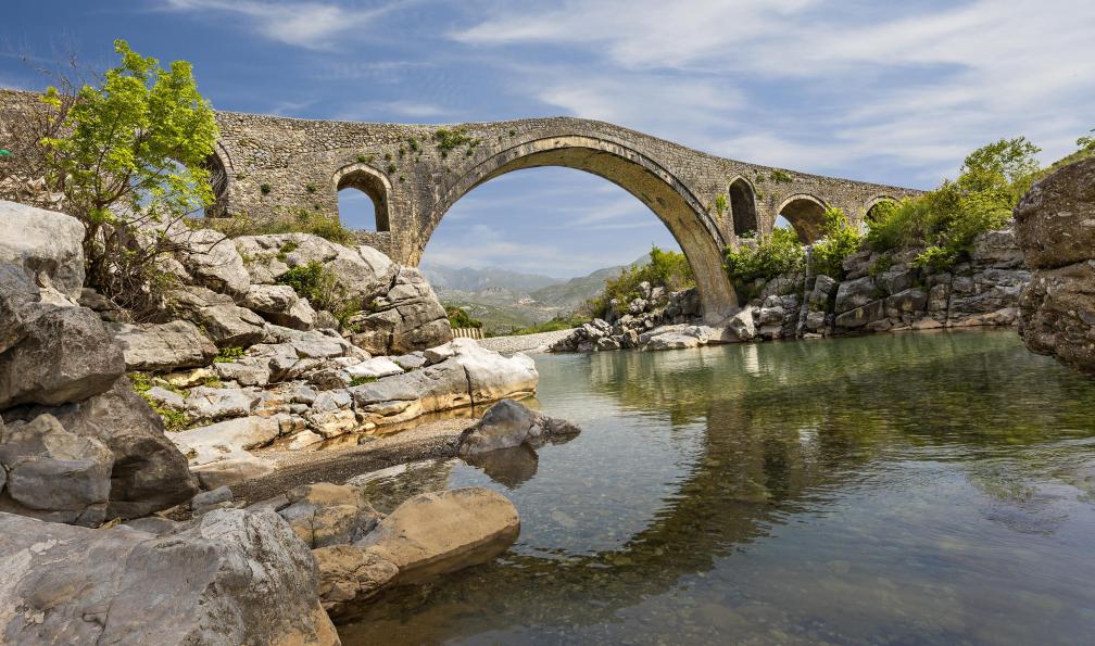 Ozbalci -  istock -  Pont sur la Langarica, Albanie - Ma family en Albanie  - 2
