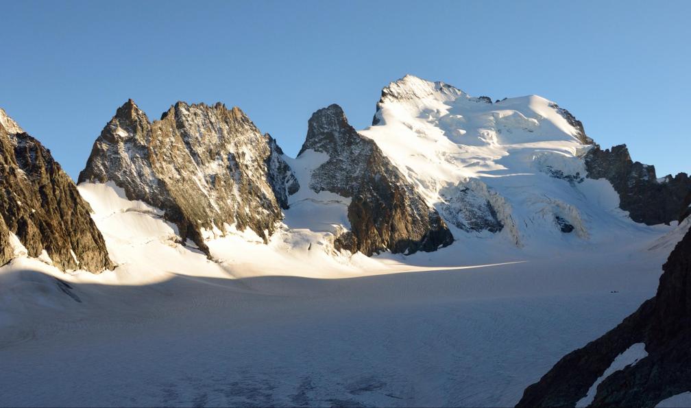 alpes-francaises-dome-de-neige-des-ecrins