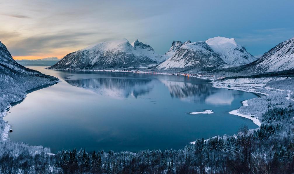Tomasz Wozniak - Adobe stock - Nuit polaire, Bergsfjord près de Bergsbotn à Senja, Norvège. - Découverte boréale des Alpes de Lyngen à Senja - 7