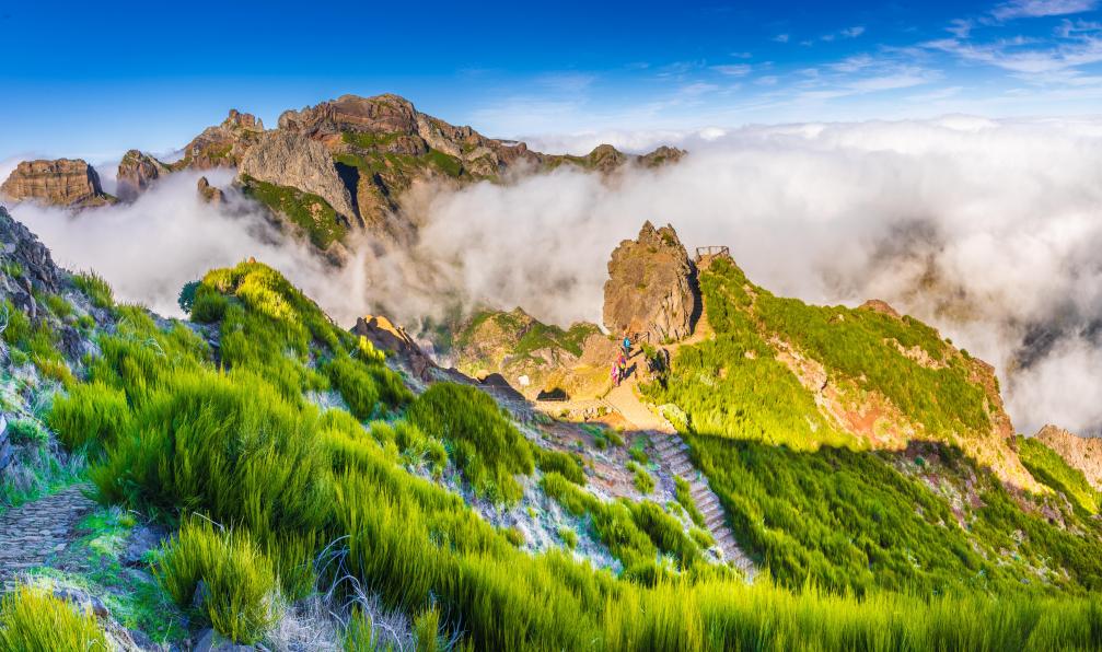 Balate - Dorin  - Adobe Stock - Panorama des montagnes près du Pico de Arieiro, Ile de Madère, Portugal - Le grand tour de Madère - 9