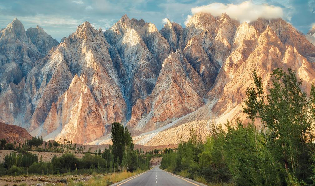Lukas - Adobe stock - Impressionnantes montagnes du Passu Cones dans le nord du Pakistan - Le trek de Shimshal et la vallée de la Hunza - 4