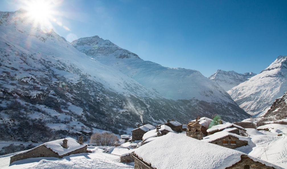 Antoine - Aurélien - Adobe stock - Hameau de l'Ecot à Bonneval sur Arc, Alpes, France - Les 3000 de haute Maurienne à skis - 1