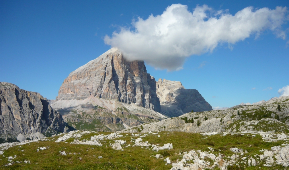 Parois calcaires aux alentours de Pian Falzarego, Cortina d'Ampezzo, Dolomites, Italie. - A la découverte des panoramas dolomitiques - 1