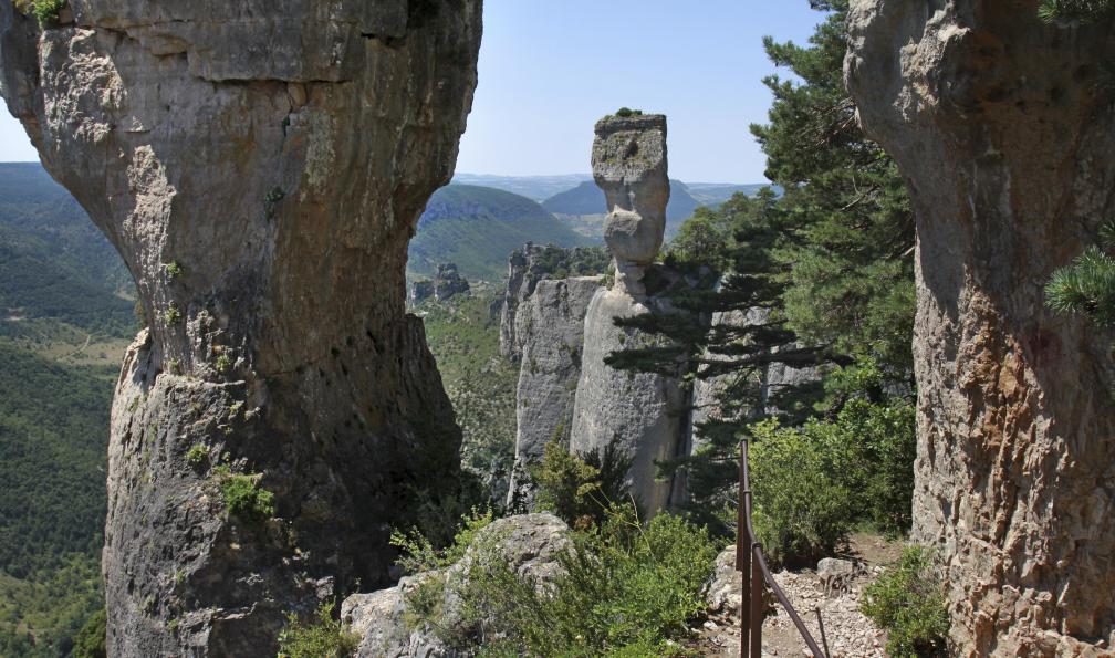 Sloot -  Istock -  Les vases de Sèvres, de Gorges de la Jonte; France - Rando-Canoë dans les gorges du Tarn - 7