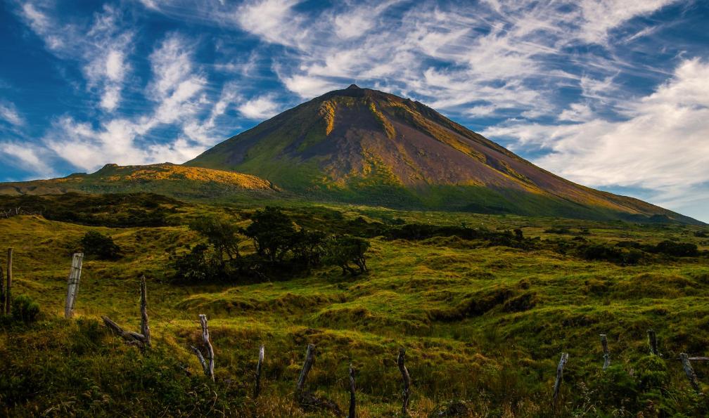 Atmo-Sphere -  istock -  Volcan Pico, Île Pico, Açores, Portugal - Les Açores d'îles en îles  - 2