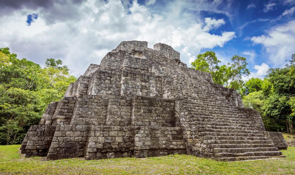 Mlenny -  istock -  Temple Yaxha, Guatemala - Guate...Maya ! - 13