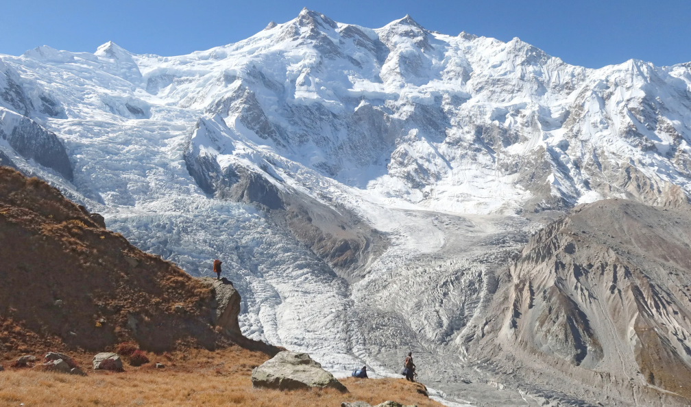 Neyret - Pierre - Sherpa et randonneurs devant le Nanga Parbat, Pakistan - Trek autour du Nanga Parbat avec Pierre Neyret  - 3