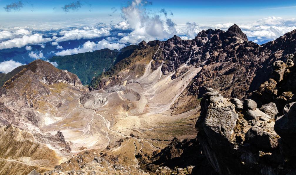 PatricioHidalgoP -  istock -  Cratère du volcan Guagua Pichincha, Equateur - L'Équateur au rythme des volcans - 2