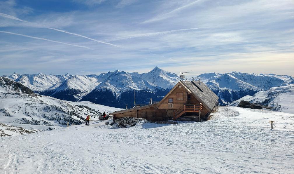 Pellequier - Lucie - Vue sur le refuge de la Dent Parrachée dans les Alpes Maurienne en France. - Les 3000 de haute Maurienne à skis - 4
