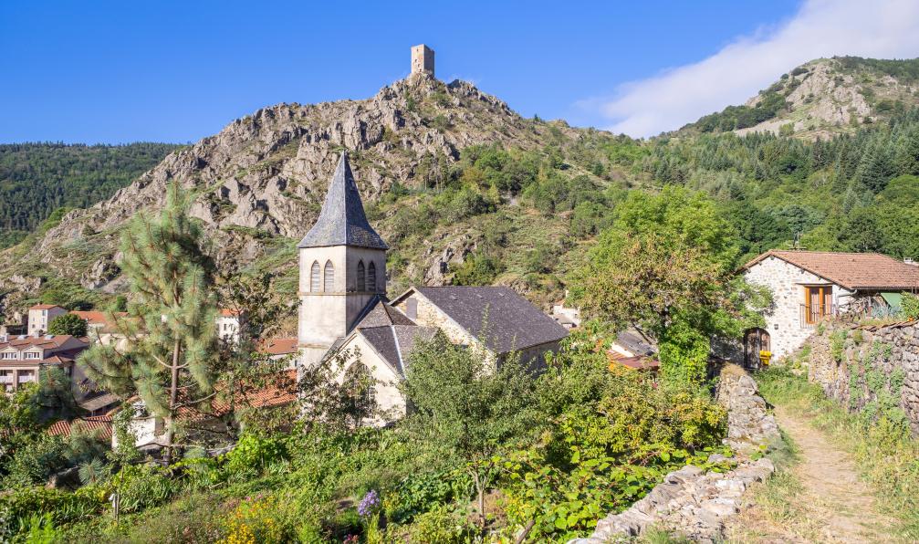 Criley - Adobe Stock - La station thermale de Saint-Laurent-les-Bains dans le massif du Tanargue, France - GR7 : sources de la Loire et volcans d'Ardèche - 3
