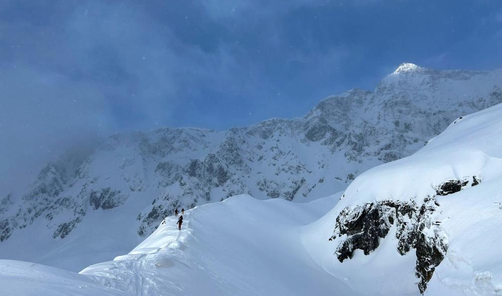Hauer - Florian - Skieurs sur une crête en direction Plate des Agneaux, Ecrins, Alpes, France - La haute route des Ecrins à ski - 6