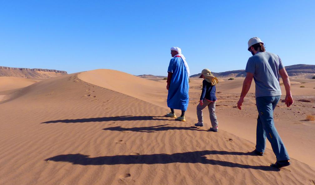 Pellotier -  Christelle -  Randonneurs et guide dans les dunes de Tidri, Maroc - Le petit prince - 4