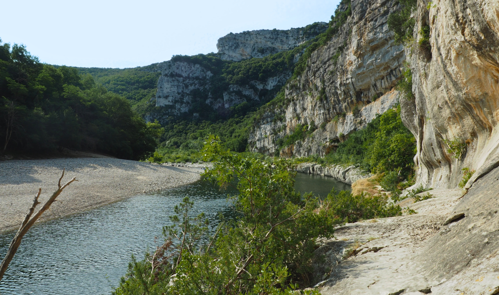 Delcour - Anna - Sentier au bord de l'Ardèche, Gorges de l'Ardèche, France - Ardèche : pays de caractère - 3