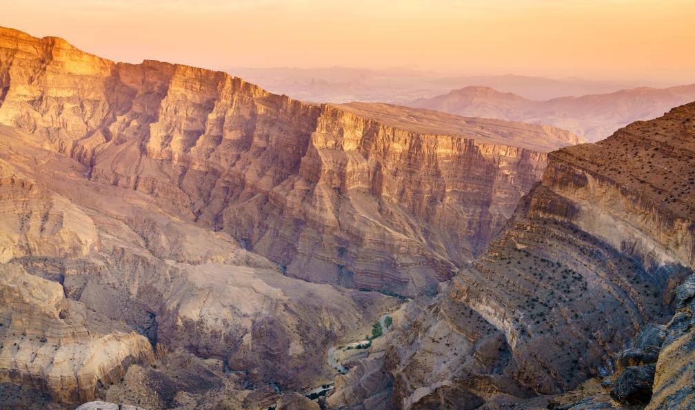 Stiop - Alexey - Adobe stock - Vue sur les montagnes de Wadi Ghul au coucher du soleil, Oman
 - Le Rub Al Khali et ses dunes infinies - 10