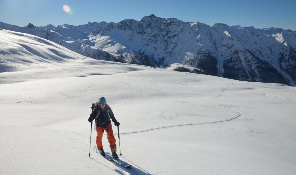 Mazet -  Philippe -  Skieuse en direction du sommet des Crêtes de Mourre Froid;France - Débuter le ski de rando dans le Queyras - 7