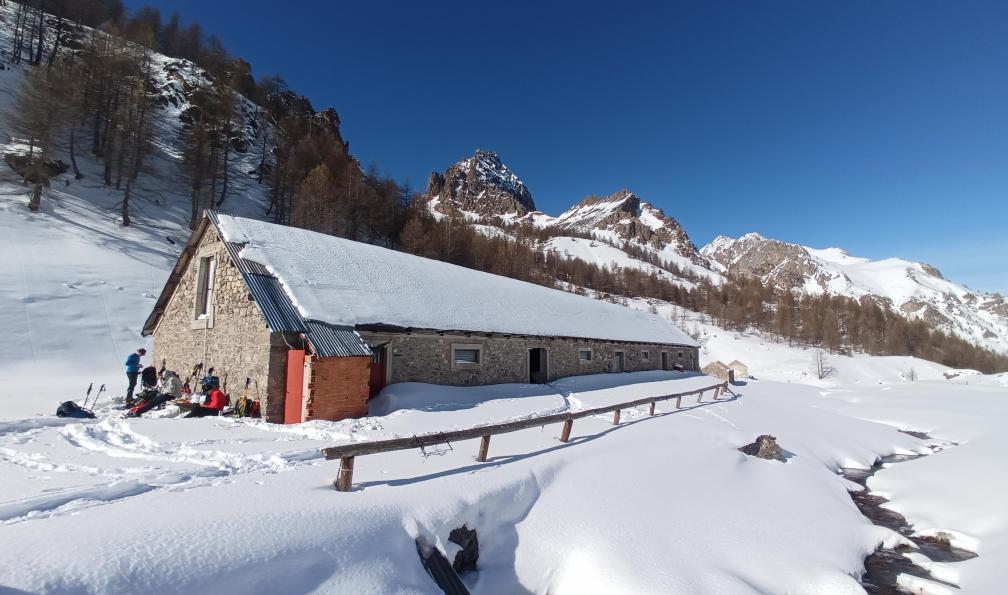 Giraudo -  Luca -  Pause déjeuner dans le Val Maira, Piémont italien - Découverte du Val Maira à raquettes - 5