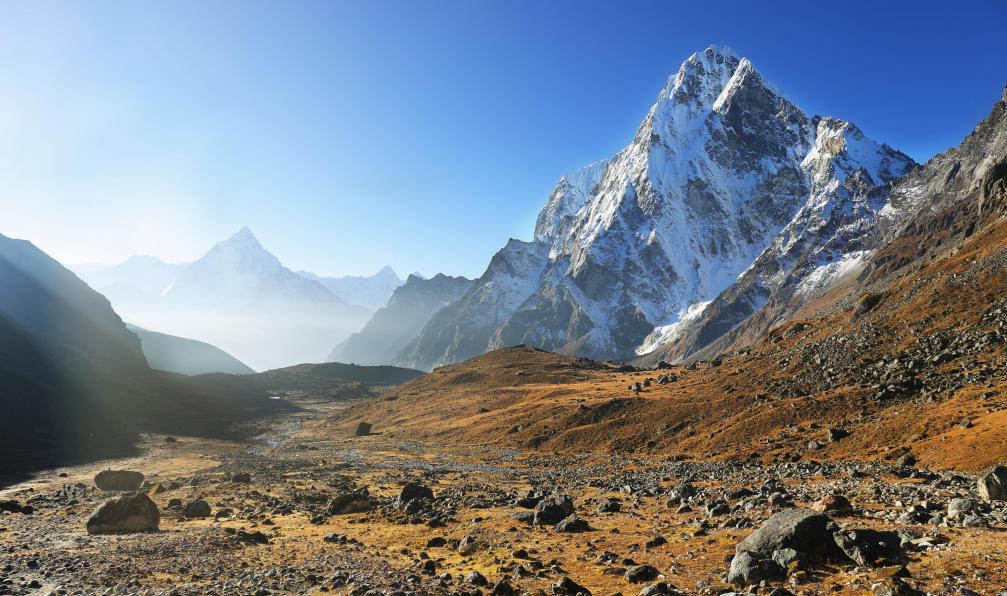 estivillml -  Istock -  Ama Dablan et cholatse pics de Dzongla;Népal - La haute route de l'Everest - 4