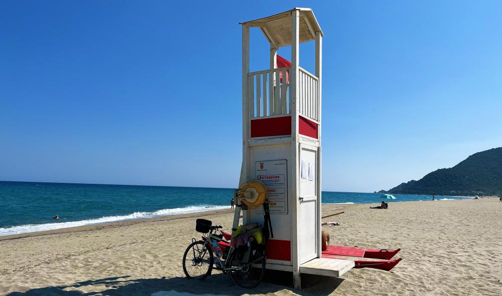Cordonnier - Juliette - Vélo sur la plage de Cardedu, Sardaigne, Italie - La Sardaigne sauvage à vélo électrique - 10