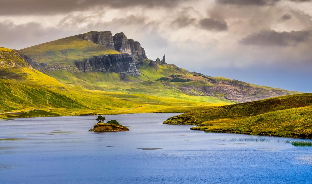 MartinM303 -  Istock -  Vue sur Old Man of Storr rock; Écosse - Ecosse sauvage : des Highlands à l'île de Skye - 6