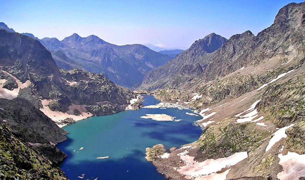 GUIGO Franck - Parc national du Mercantour - Le lac Long, (2561 m), dans la Gordolasque en été. Névés résiduels. Mercantour, Alpes, France - GTA : De Isola 2000 à Menton - 5