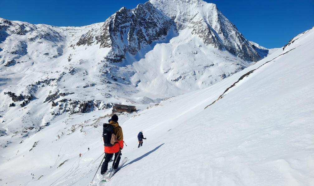 Pellequier - Lucie - Skieurs vers le refuge de la Dent Parrachée dans les Alpes Maurienne en France. - Les 3000 de haute Maurienne à skis - 10