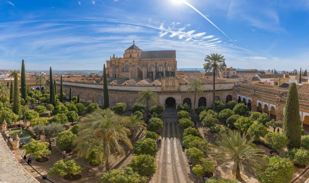 jordi-vich-navarro - Adobe stock - Panorama sur la mosquée de Cordoue et ses jardins, Andalousie, Espagne - Andalousie: des palais aux villages blancs - 11